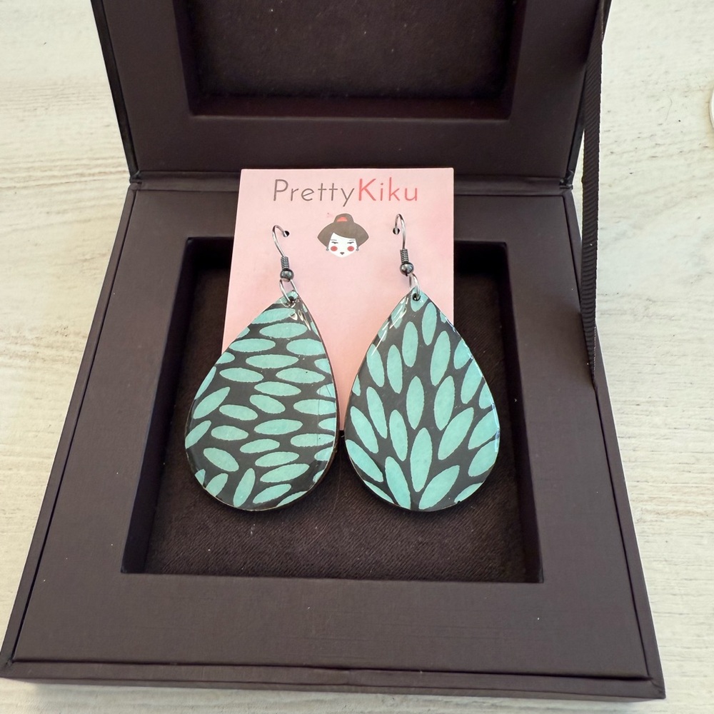 Teardrop Earrings - Black and Green